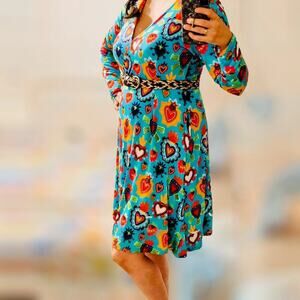 Muse Threads Big Humans Milagro Hearts Women’s Lounge Wrap Dress medium bamboo